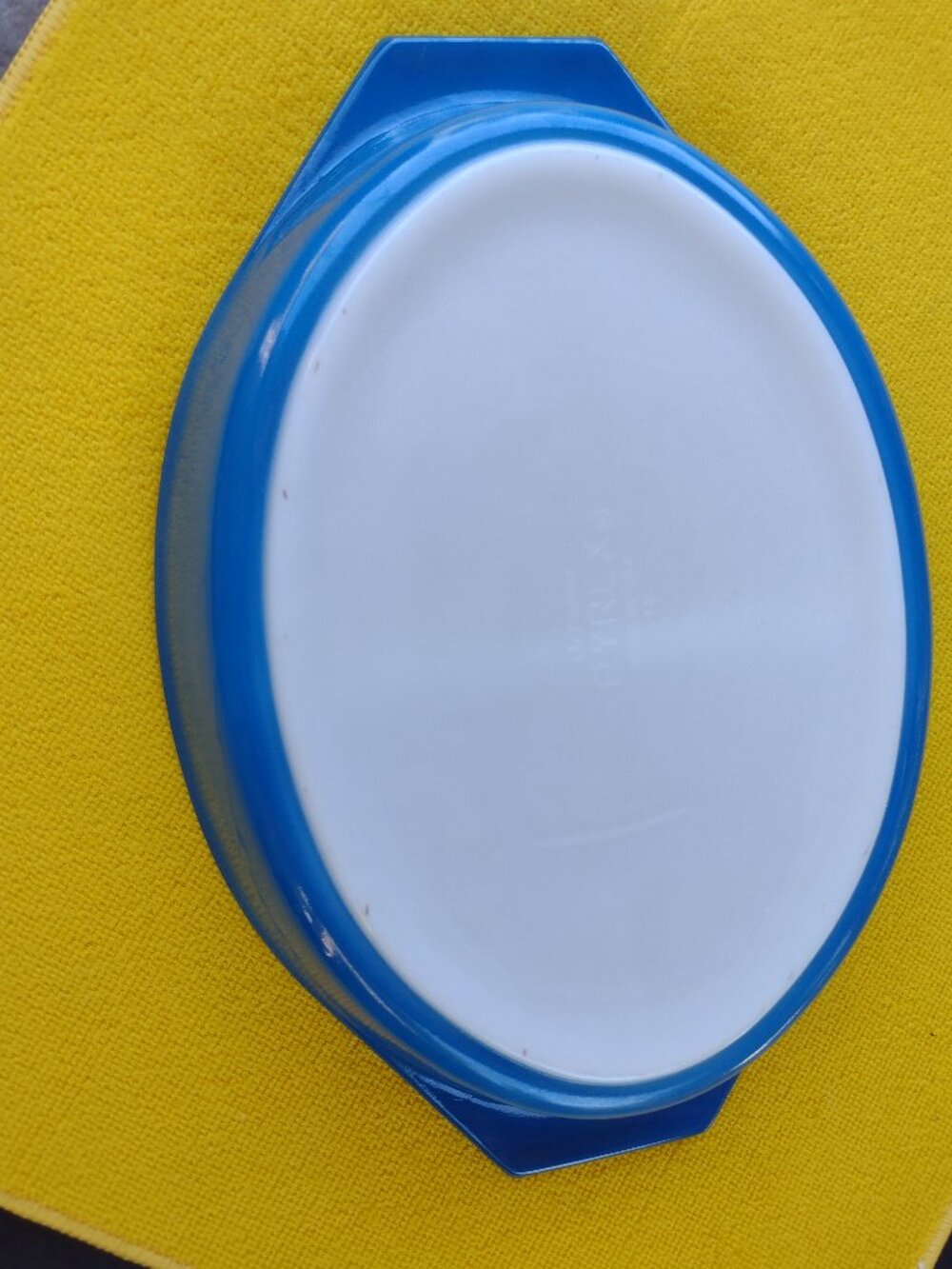 1961 Pyrex Royal Blue 1.5 Qt Divided Promo Casserole Dish w/ Medallion Lid - Picture 6 of 16